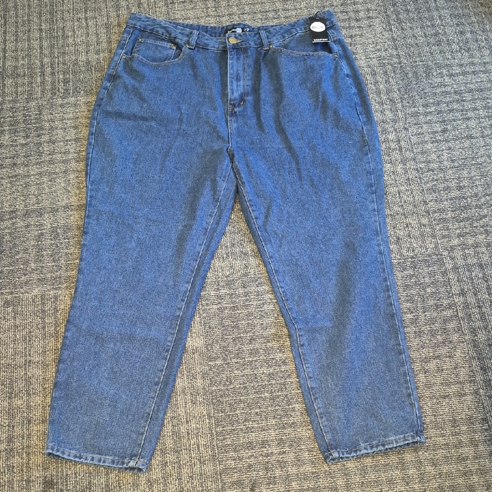 Boohoo Blue Relaxed Fit Jeans Classic Style SIZE 16.  NWT.  HIGH WAIST MOM JEANS
